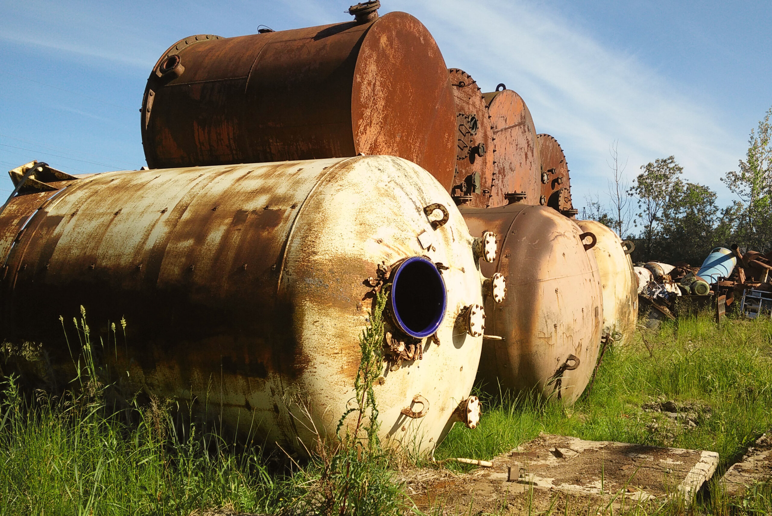 Tanques de combustível e óleo devem ser manejados corretamente na desativação de empreendimento